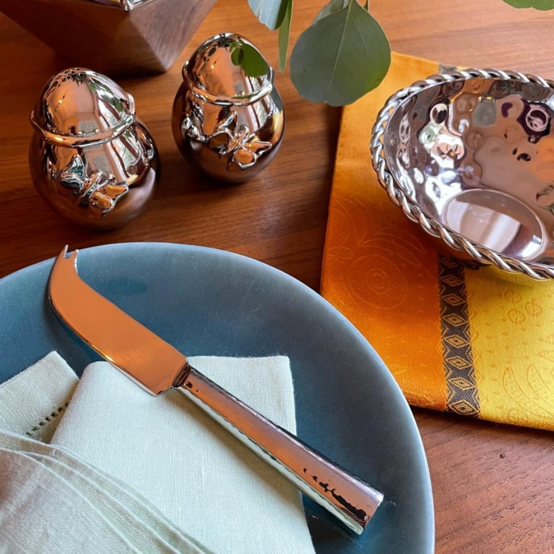 Butterfly salt and pepper shakers.