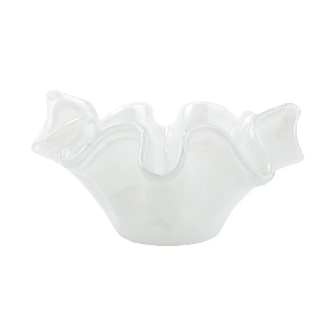 The small onda bowl is made of premium white glass.