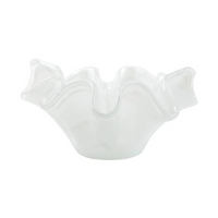 The small onda bowl is made of premium white glass.