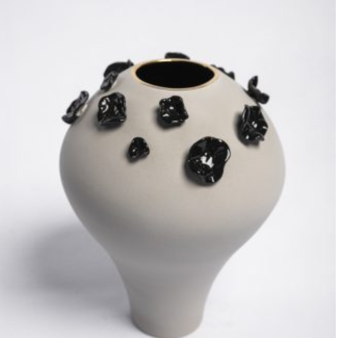 Balloon Cream Vase With Black Flowers