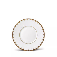 L’Objet Aegean Filet Gold dinner plate in white fine porcelain with a gold-rimmed center and a scalloped border.