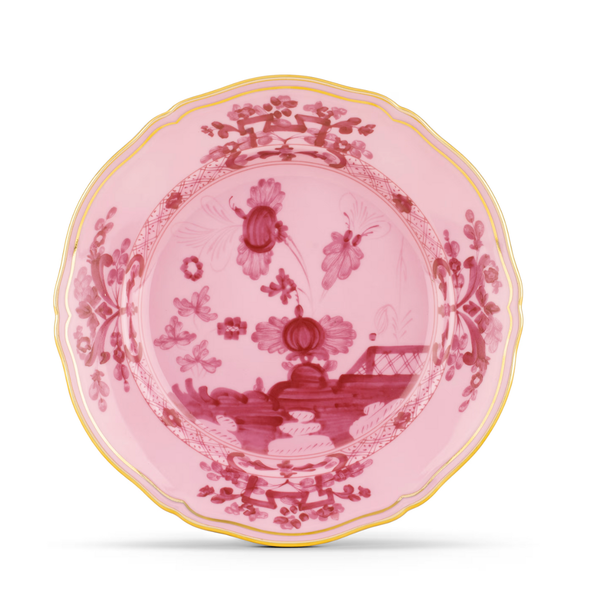 A decorative pink porcelain plate by Ginori 1735, the Oriente Italiano Porpora, featuring a chinoiserie floral motif with red landscape patterns, scalloped edge, and a thin yellow rim in the signature style of Ginori Oriente Italian porcelain.