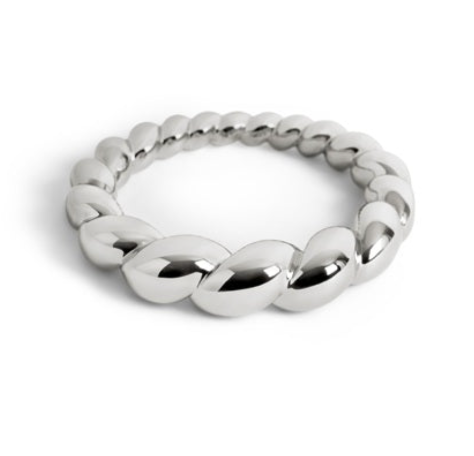 A Jessica McCormack Shell Napkin Ring Set of 4 - Platinum, featuring a shell-inspired, circular design with a polished metallic finish and a twisted rope texture.
