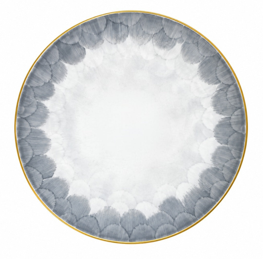 Marie Daâge Cercle D’Ecailles Platinum Filet round white Limoges porcelain dinner plate featuring a gray scale-like pattern along the rim and a thin gold edge.