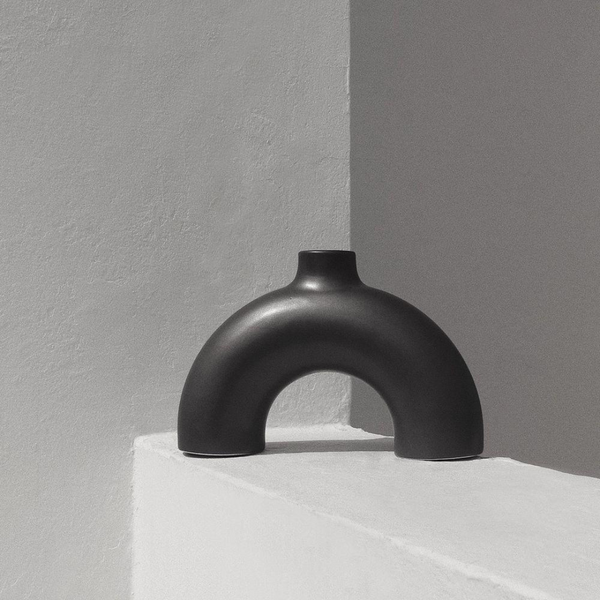 Cascina Vase - black. 