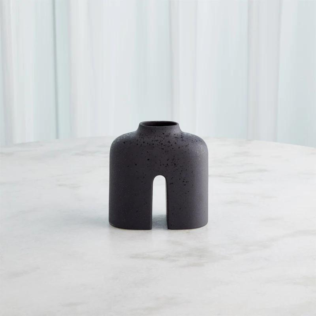 Guardian Vase Black - small. 