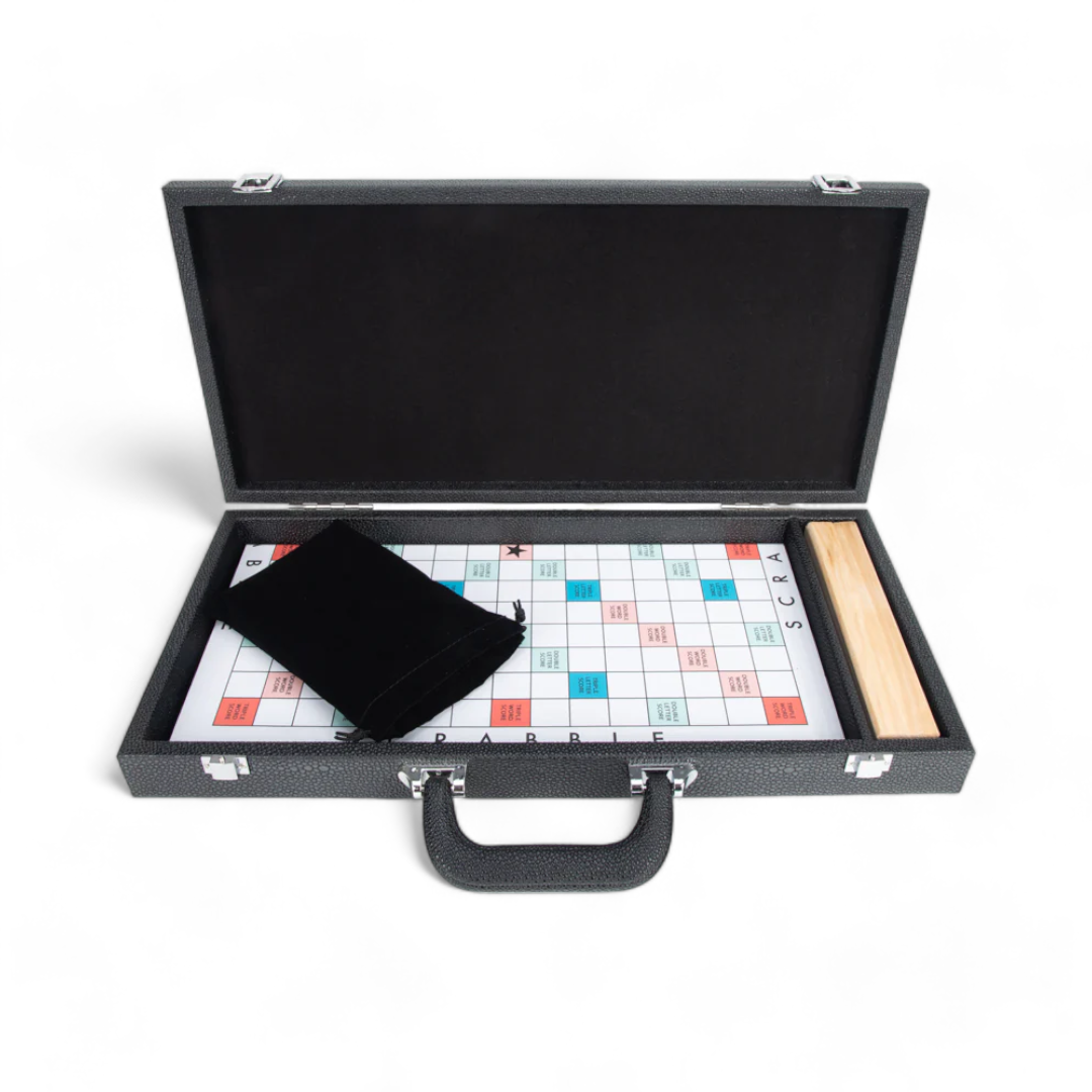 Onyx Scrabble Set black. 