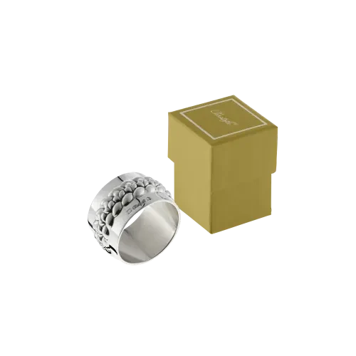 Babylon Silver Plated Napkin Ring Set 4 featuring a textured pebble pattern, shown with its square olive-green gift box.