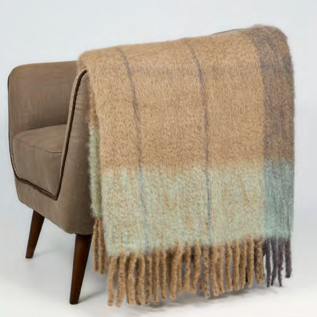 Mantas Ezcaray Twist Frame Throw