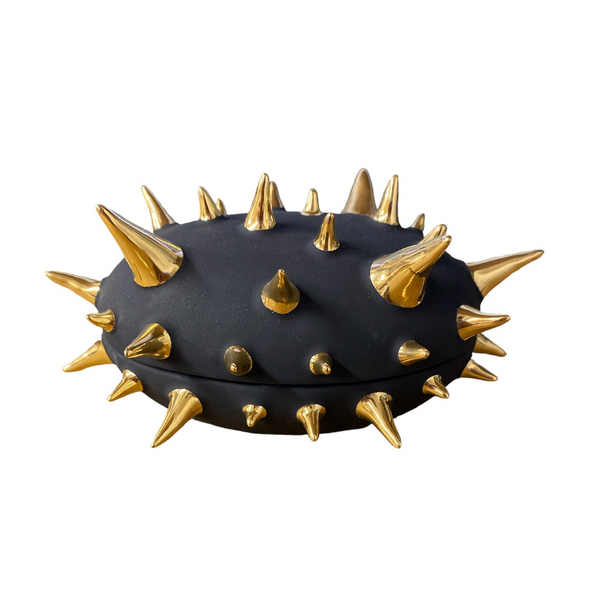 Thorns Eggbox in black. 