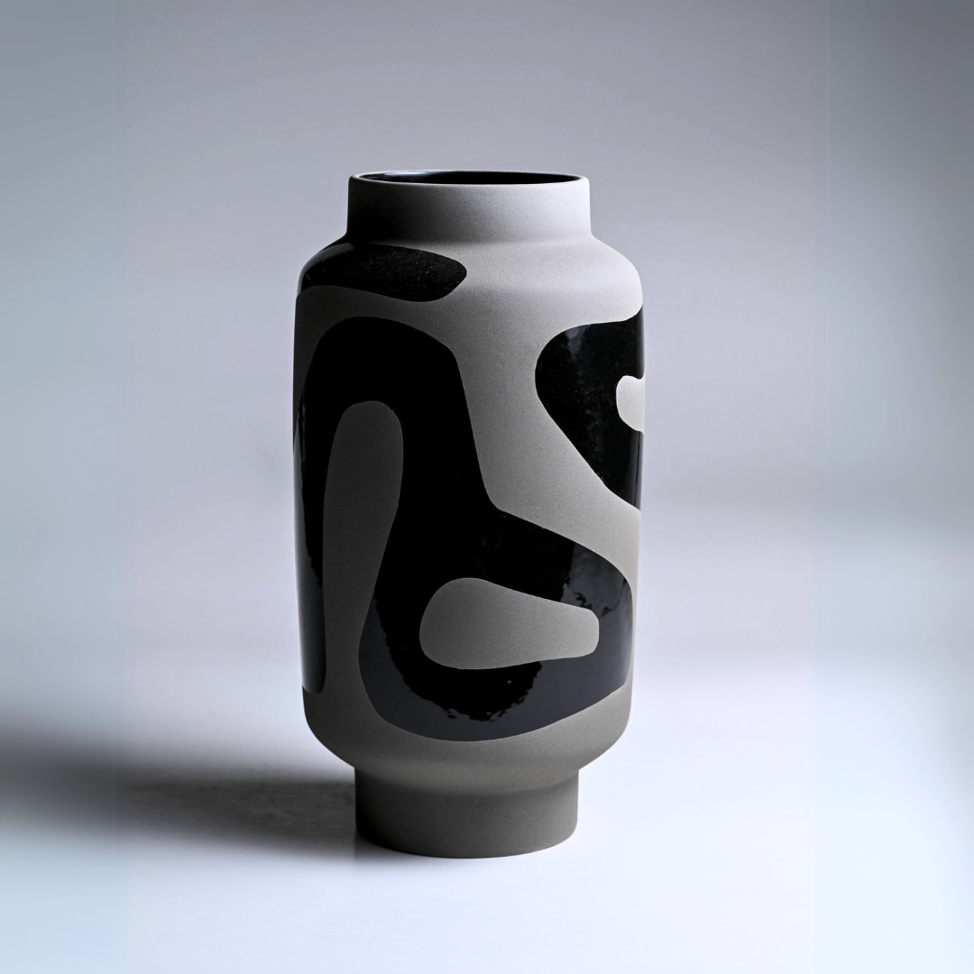 Lava Vase Black