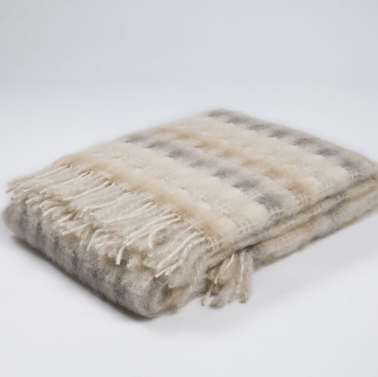 Mia Throw -