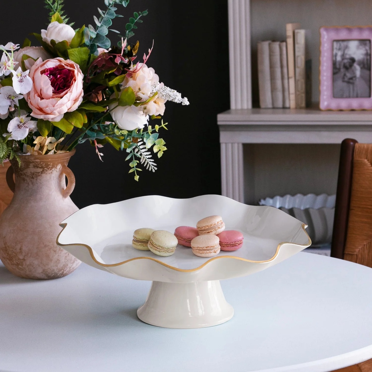 Encanto Pedestal Cake Plate - Cream