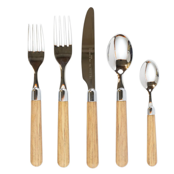 The albero flatware has oak wood like acrylic handles and is made of stainless steel. This set has five pieces. 