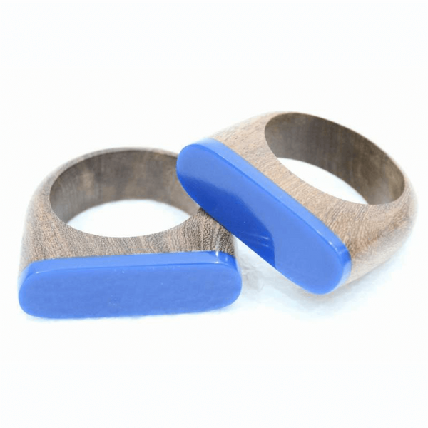 Flow napkin ring in navy. 