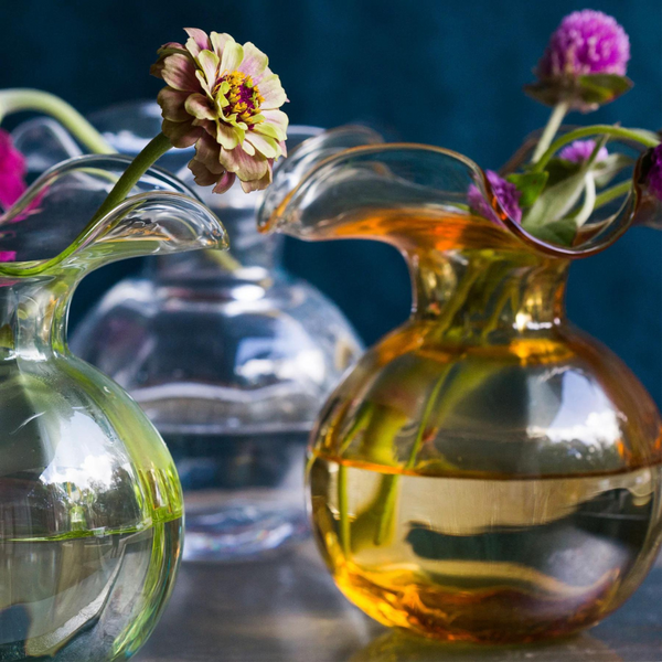 The hisbiscus vase come in different colors. Glass blown, this vase comes in amber. 