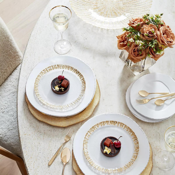 The rufolo glass canape plates in gold are designed beautifully with a flower-shaped plate. 