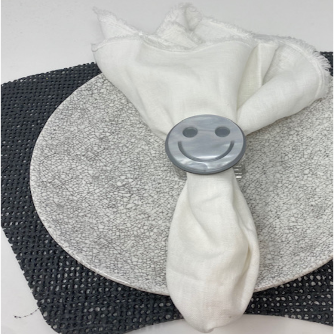 Smiley napkin ring in silver. 